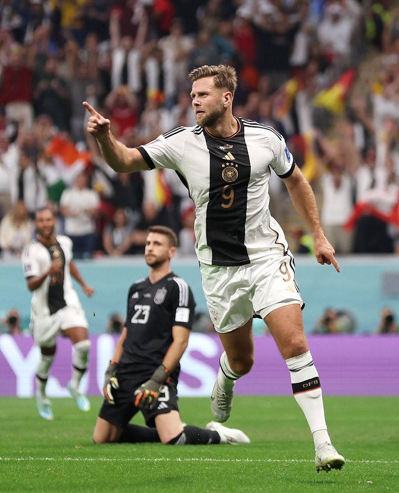 500万欧赌注！AC米兰签下失意锋霸，9号球衣背后的救赎与期待